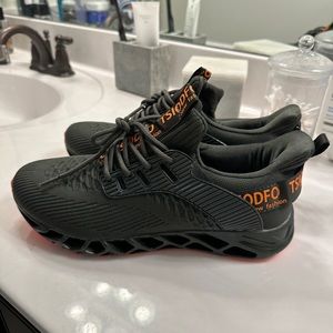 Never worn tsiofdo men’s sneakers